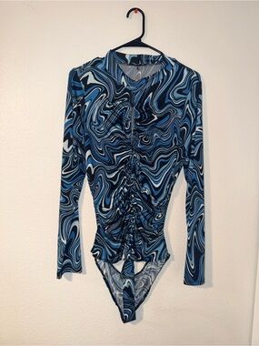 Fashion Nova Blue Swirl Long Sleeve Ruched Bodysuit